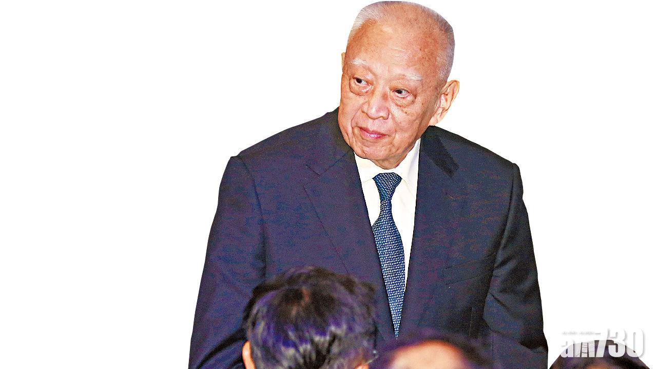 斥踐踏國旗傷14億人感情 董建華冀息風波後推國教