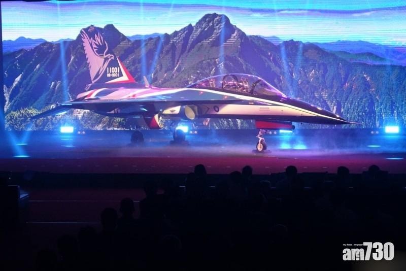  台首批自製高教機「勇鷹號」出廠