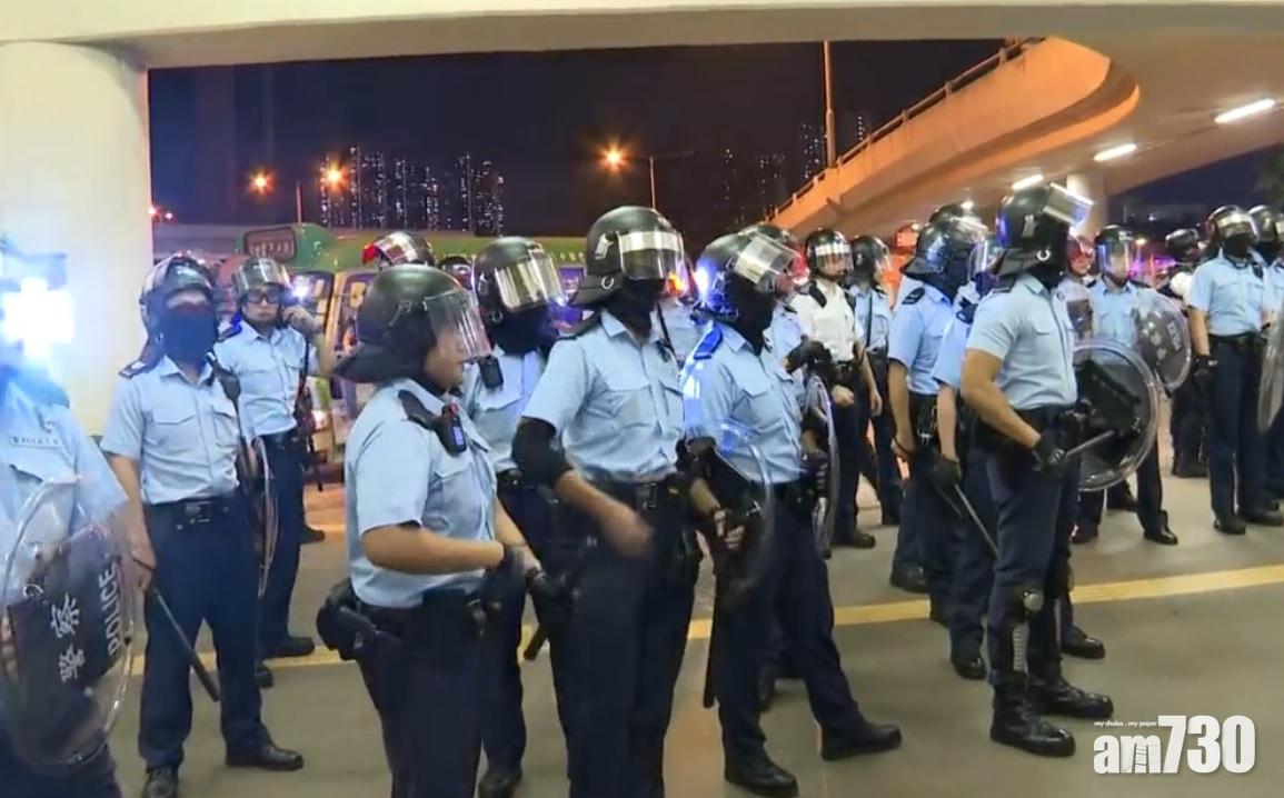 疑有港鐵職員武力制服年輕男子 沙田站被圍暫關閉