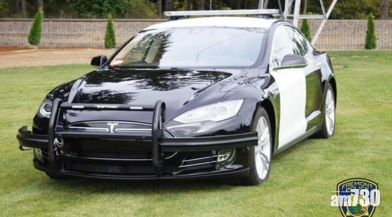 【睇住佢走】Tesla警車唔夠電  警員放棄追捕疑涉案車輛