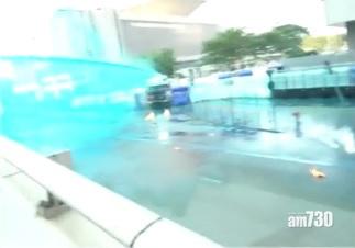 夏愨道被佔 水炮車噴顏色水