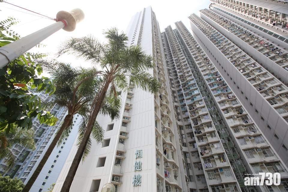 天恒邨女子危坐窗邊　女兒倒斃屋內　