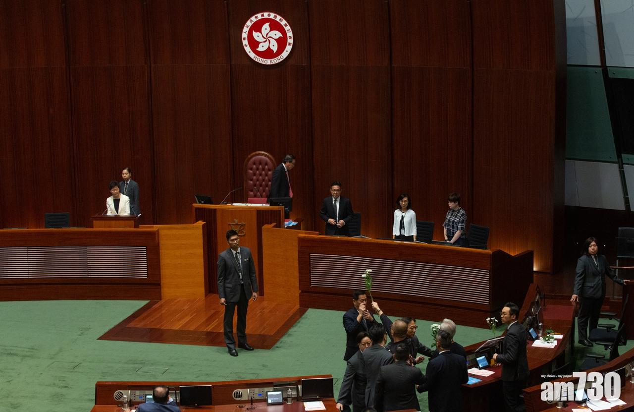 【施政報告】泛民10名議員被逐  梁君彥宣布暫停會議