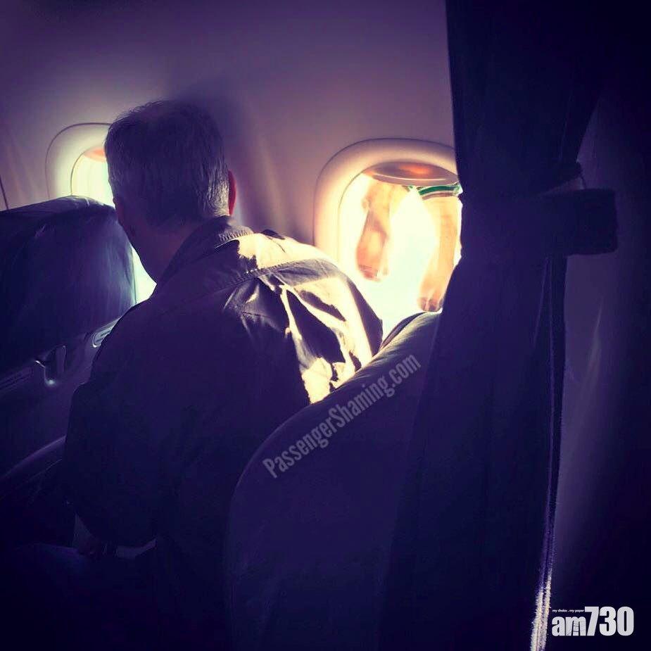 【噁心】男乘客飛機窗晾濕襪　網民：想像到那惡臭芝士味