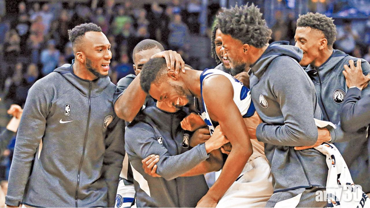 域堅斯完場前著火 木狼開季3連勝