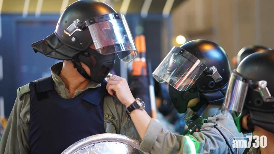 昨晚續有防暴警執勤未見展示編號或白卡