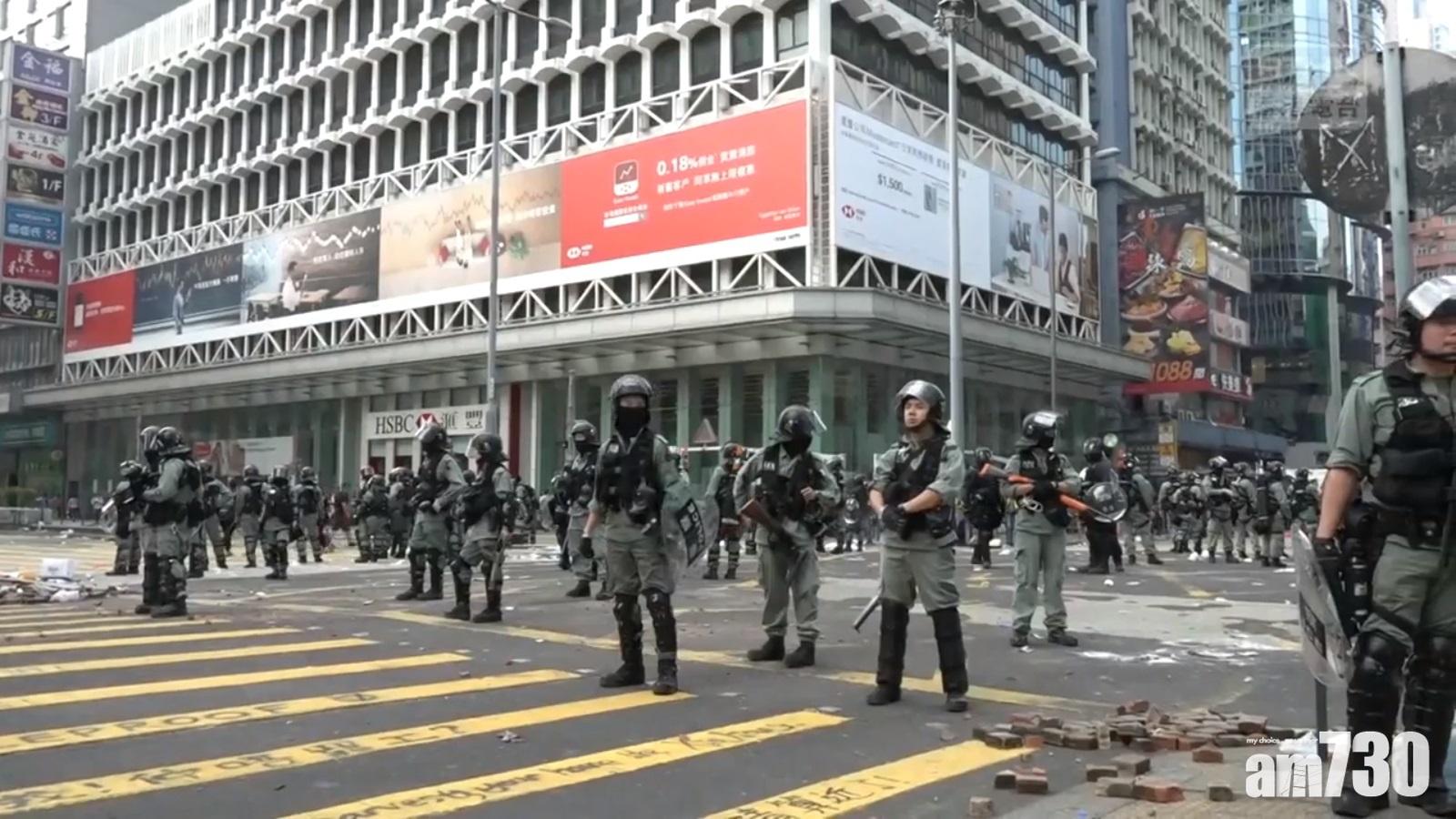 旺角道路有路障  防暴警到場清理