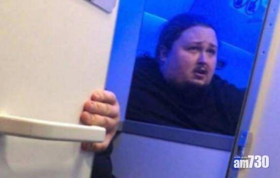 【又會咁】重磅音樂家機上如廁被馬桶吸住 大叫救命盡現窘態(有片)