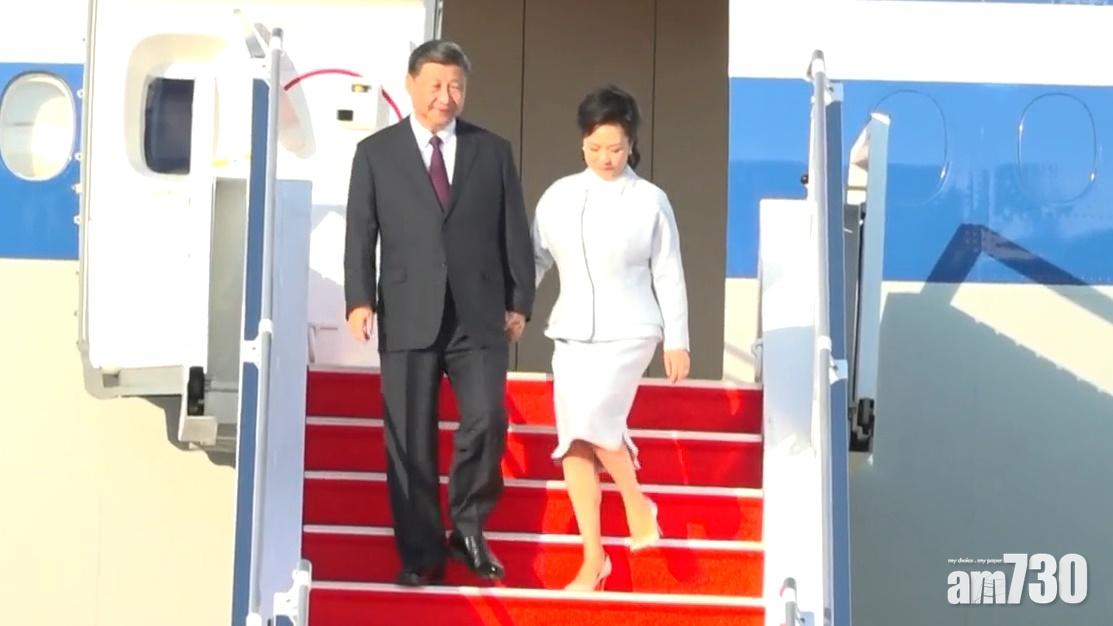 【習總訪澳】習近平與夫人抵達澳門  崔世安上機迎接