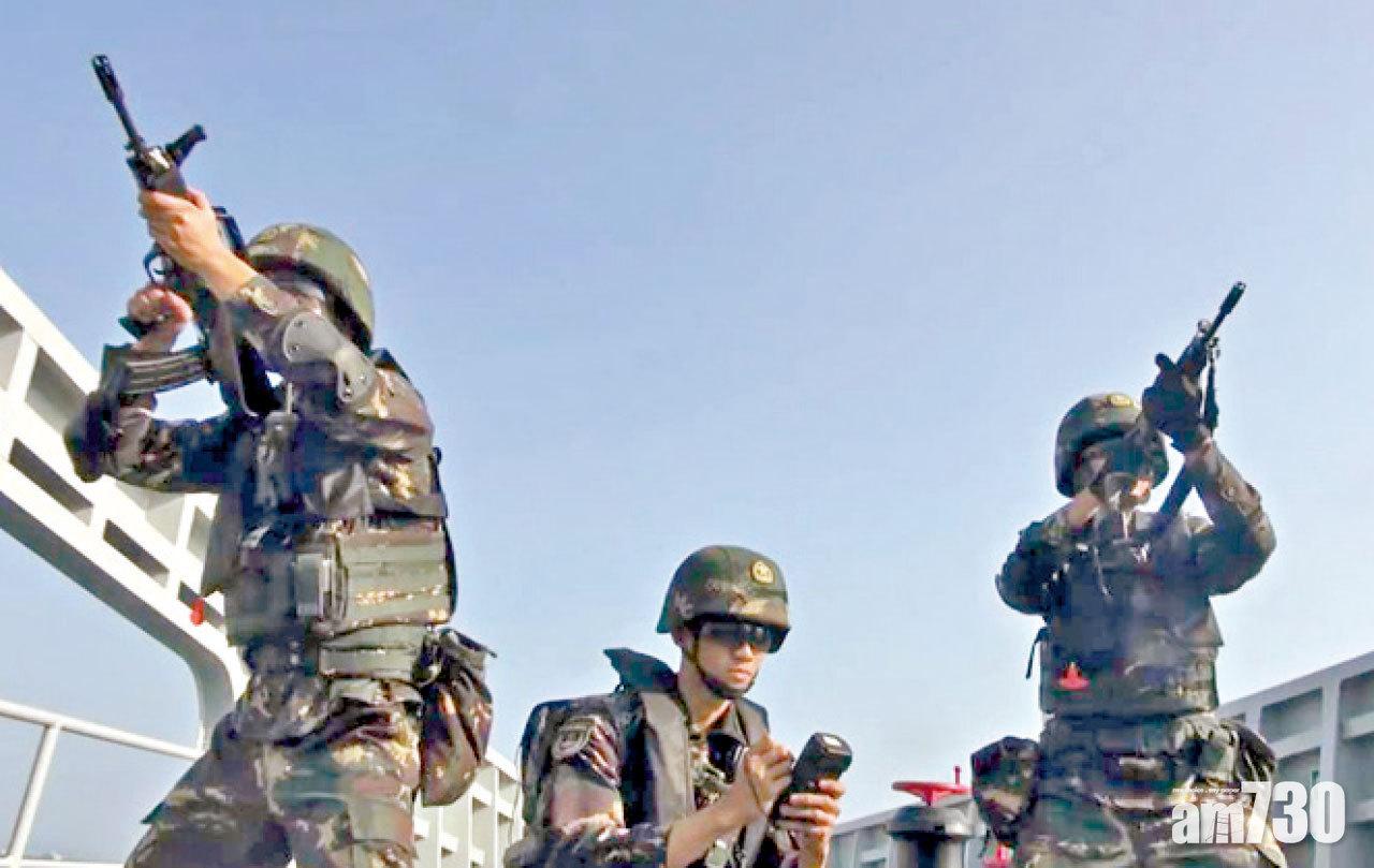 駐港部隊維港訓練 模擬登可疑船隻搜查