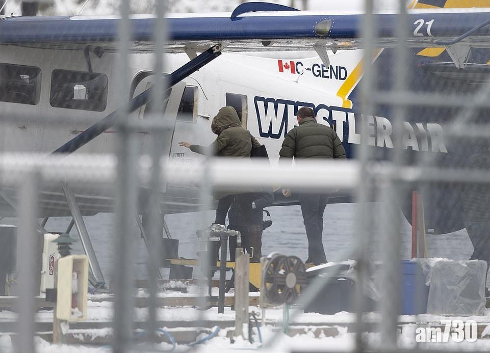 【亨利淡出】梅根出走加國首露面  同旁人有講有笑