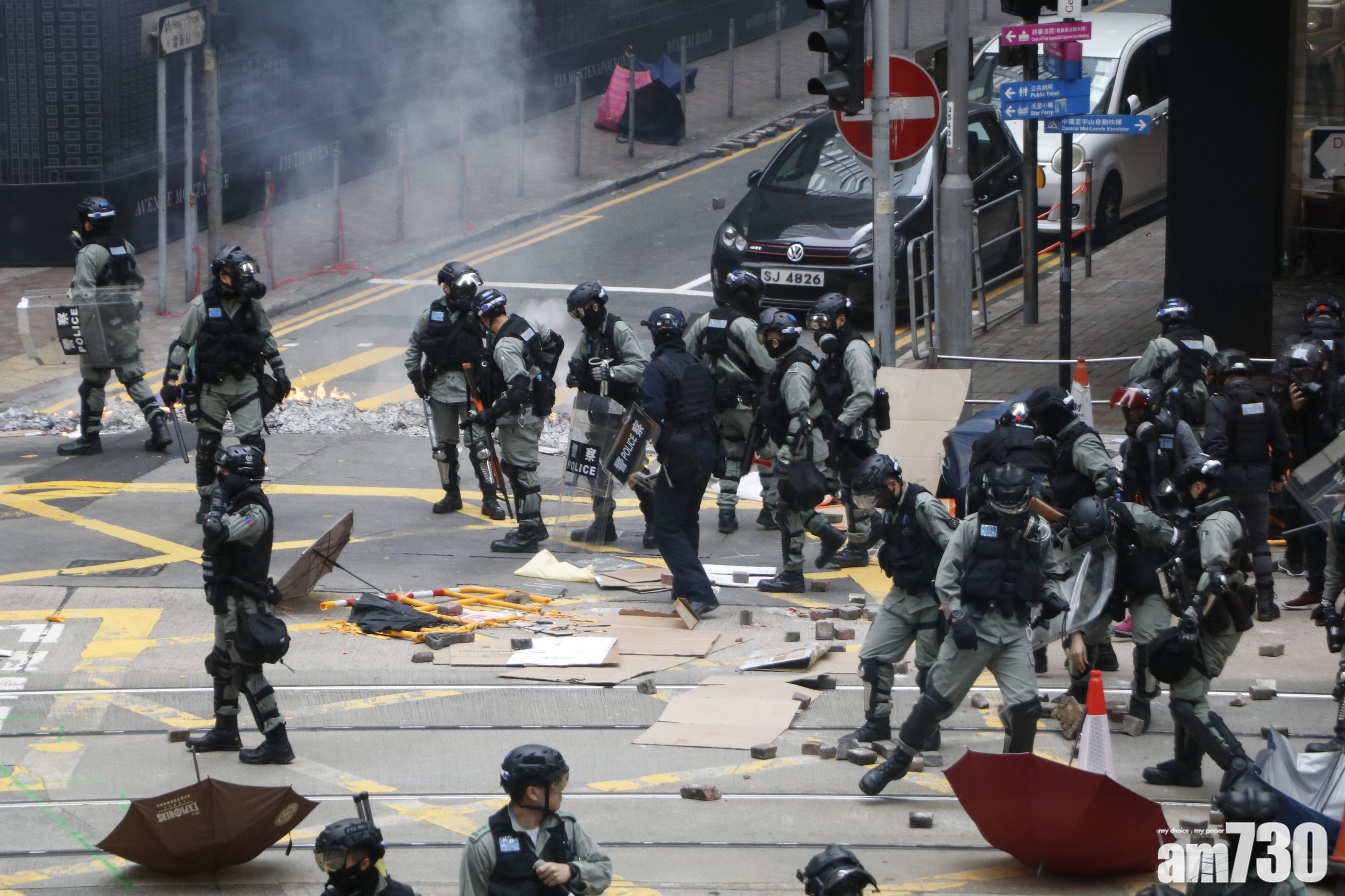 大埔警署被擲4枚燃燒彈