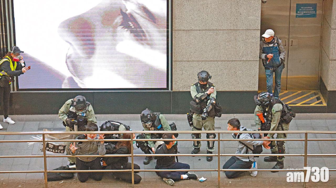 遮打集會爭普選 警截查帶走多人