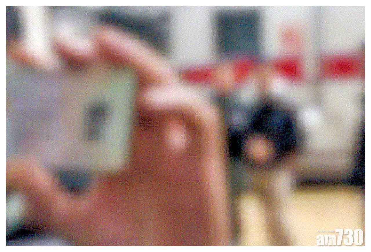 再有記者身份證遭警展示 郭嘉銓：不知他是記者正做直播