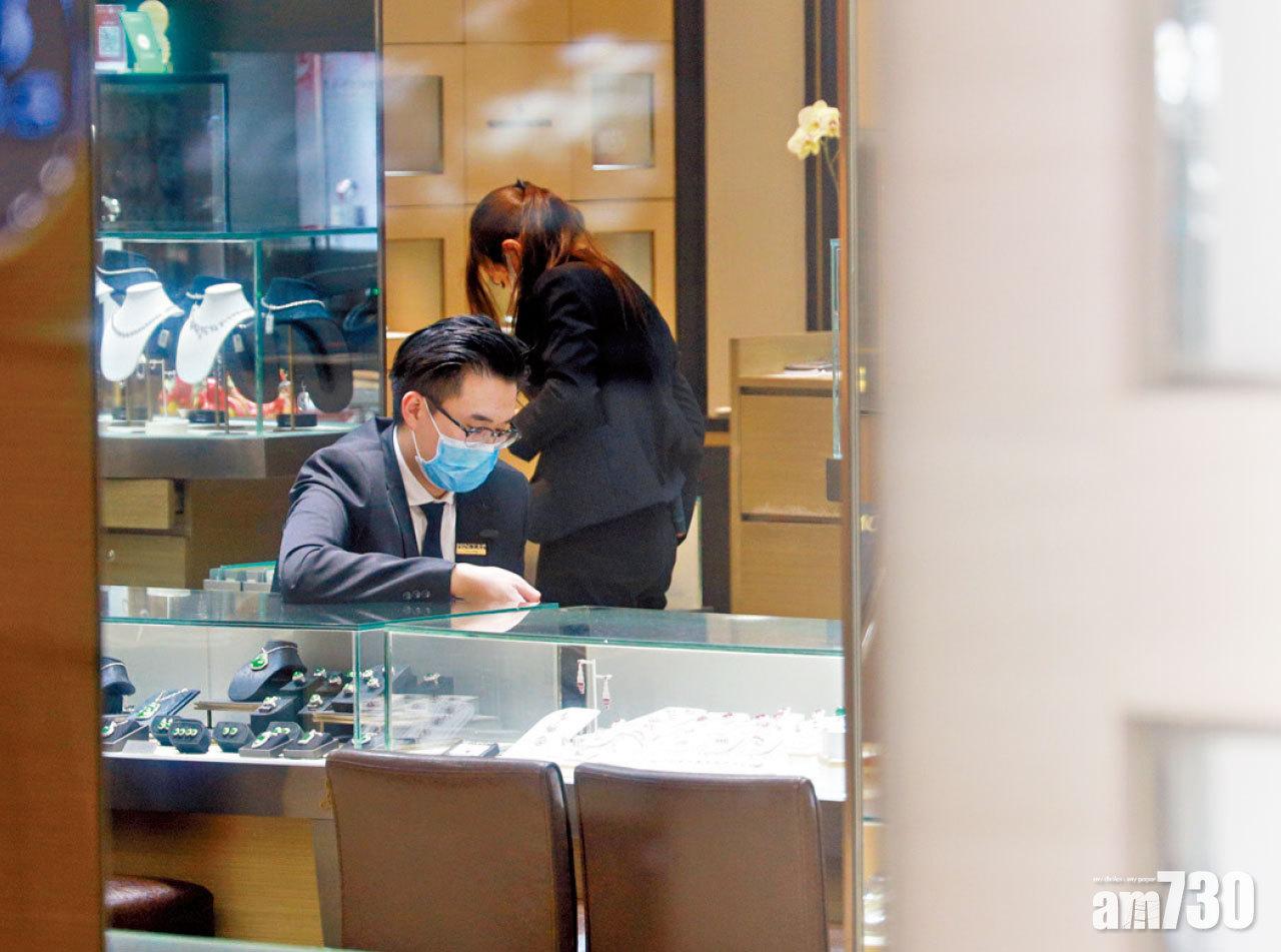 去年零售業銷貨值跌逾一成 政府：視乎疫情變化