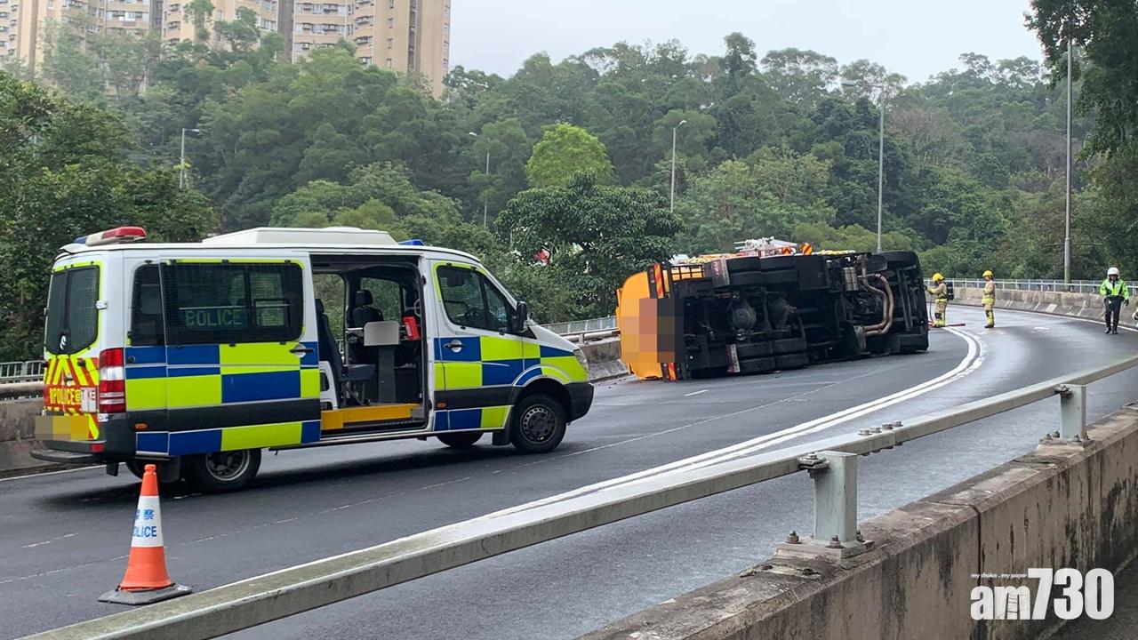 將軍澳運油車翻側漏油　全線封閉消防拉喉戒備