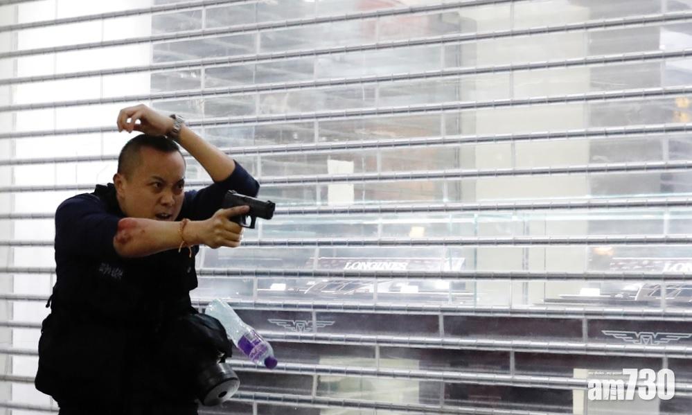 落單便衣警旺角遭包圍　一度拔槍指向人群