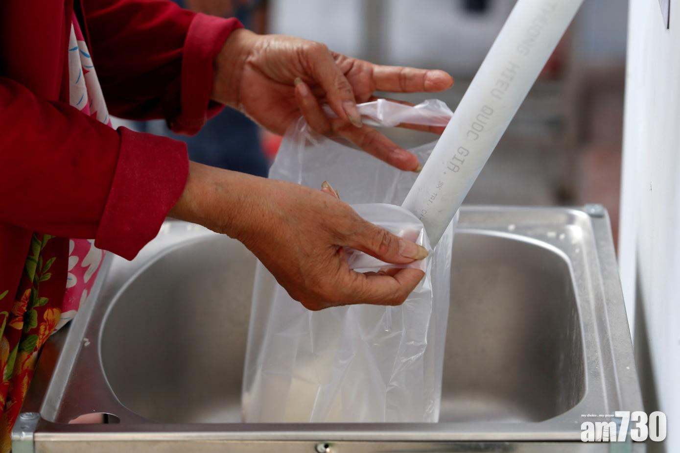 【新冠肺炎】越南派米ATM疫境助人 失業家庭得溫飽