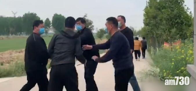 【4童活埋】內媒採訪遭20人毆打 手機被搶資料清空