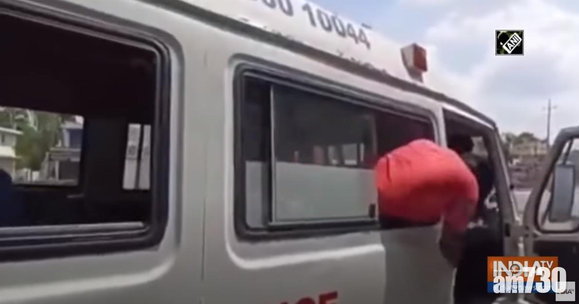 【新冠肺炎】印度狠招控疫 不戴口罩青年被迫與「病人」同車嚇到喊(有片)