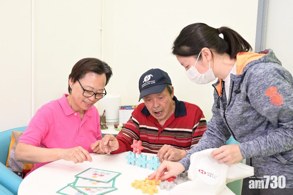 滙豐保險與路德會派物資助長者