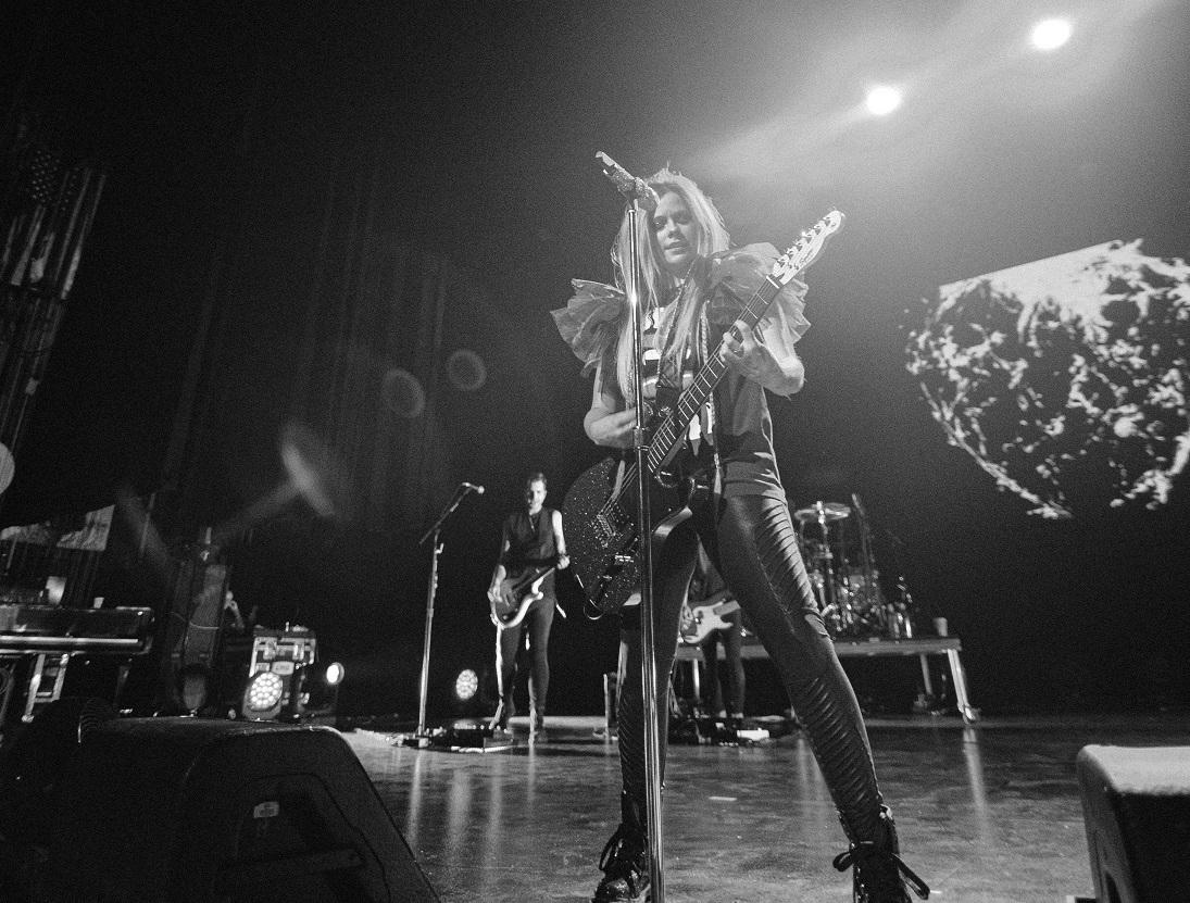 香港演唱會延至明年 Avril Lavigne出新歌為醫護人員籌款