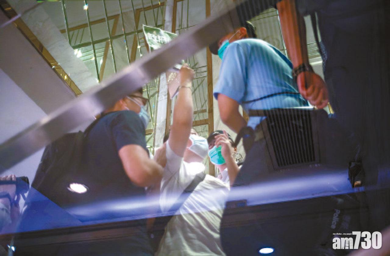 職工盟陪富臨工友請願  警票控10人違限聚令拘兩女