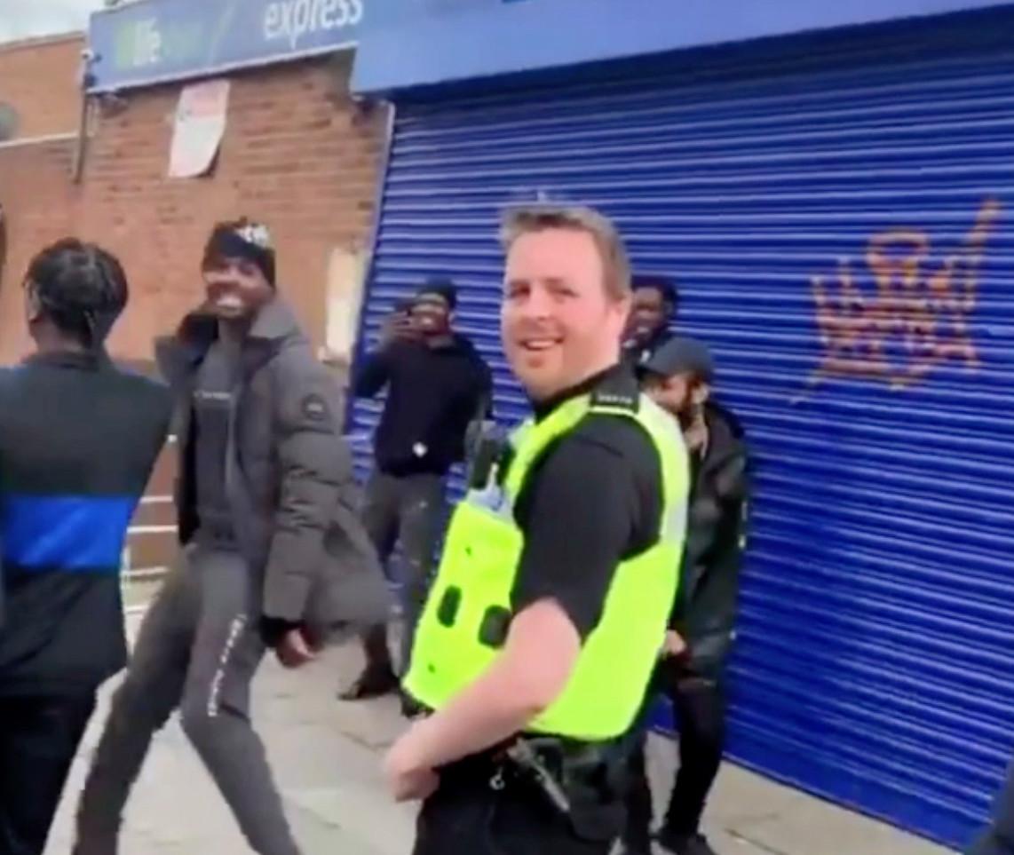 【新冠肺炎】英民眾違居家令「斷正」即扮做運動  警員笑了(有片)