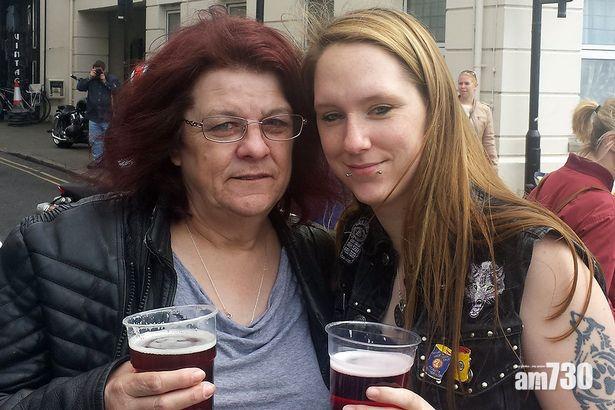 【新冠肺炎】出院後病情急轉直下  英婦手執家人照片離世