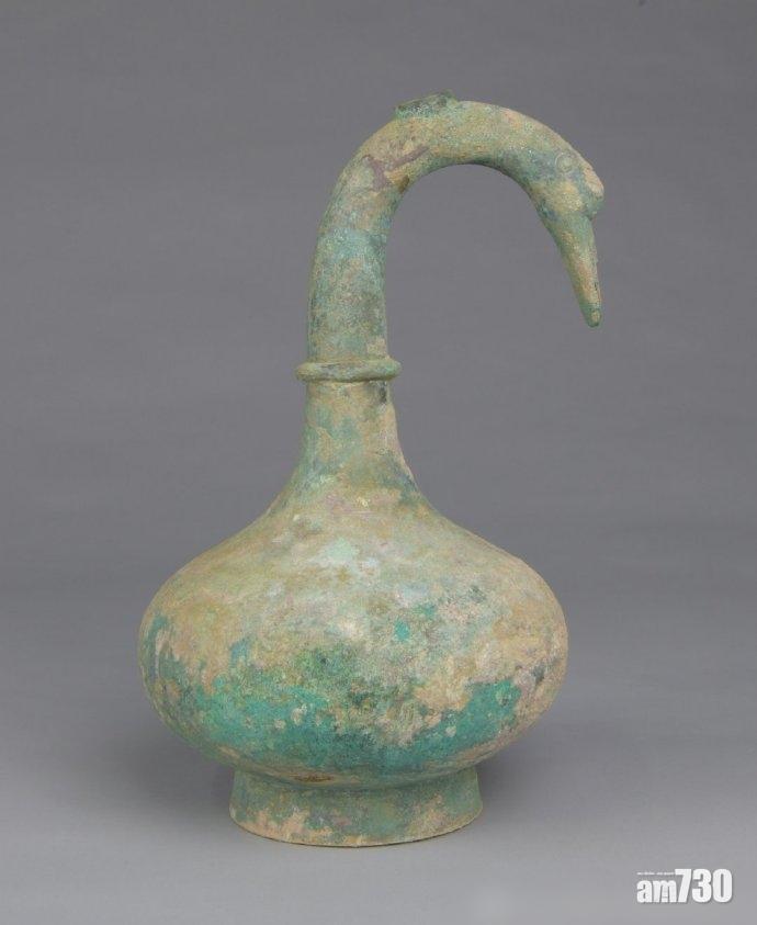 河南出土鵝首曲頸青銅壺 裝有3公升黃褐色液體