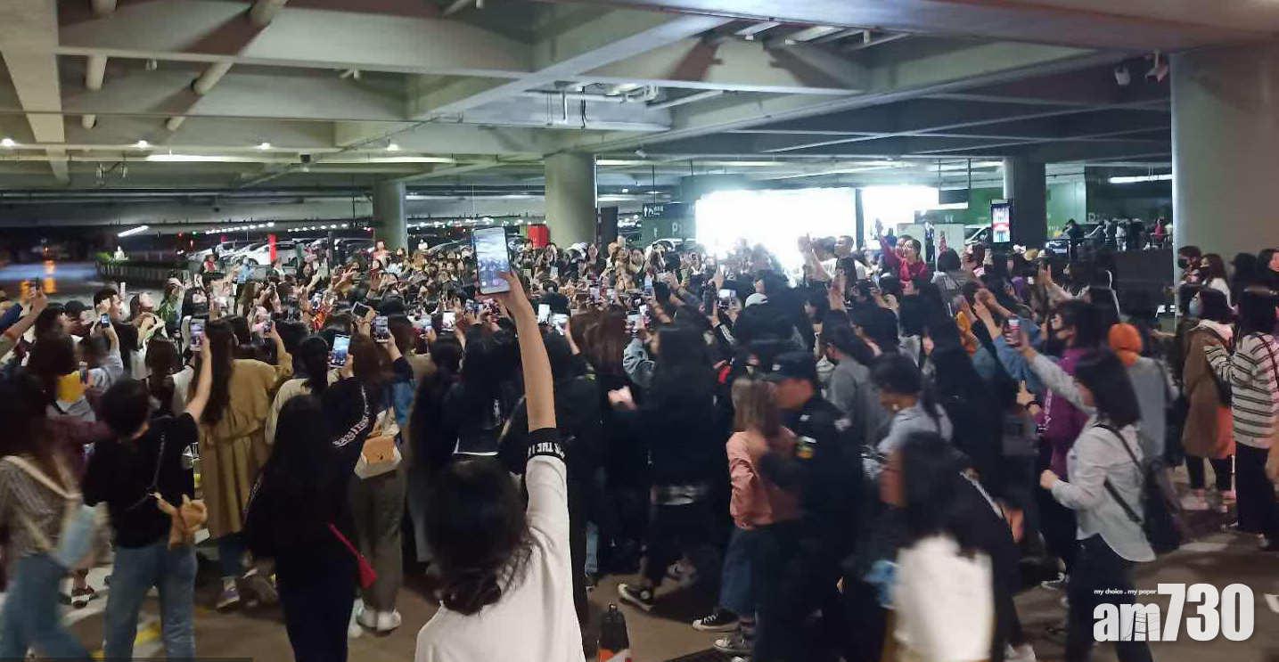 上海八旬婆婆隻身飛北京「追星」