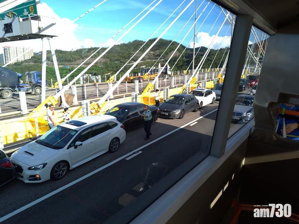 汀九橋兩車禍涉9車3人傷　出九龍一度大擠塞