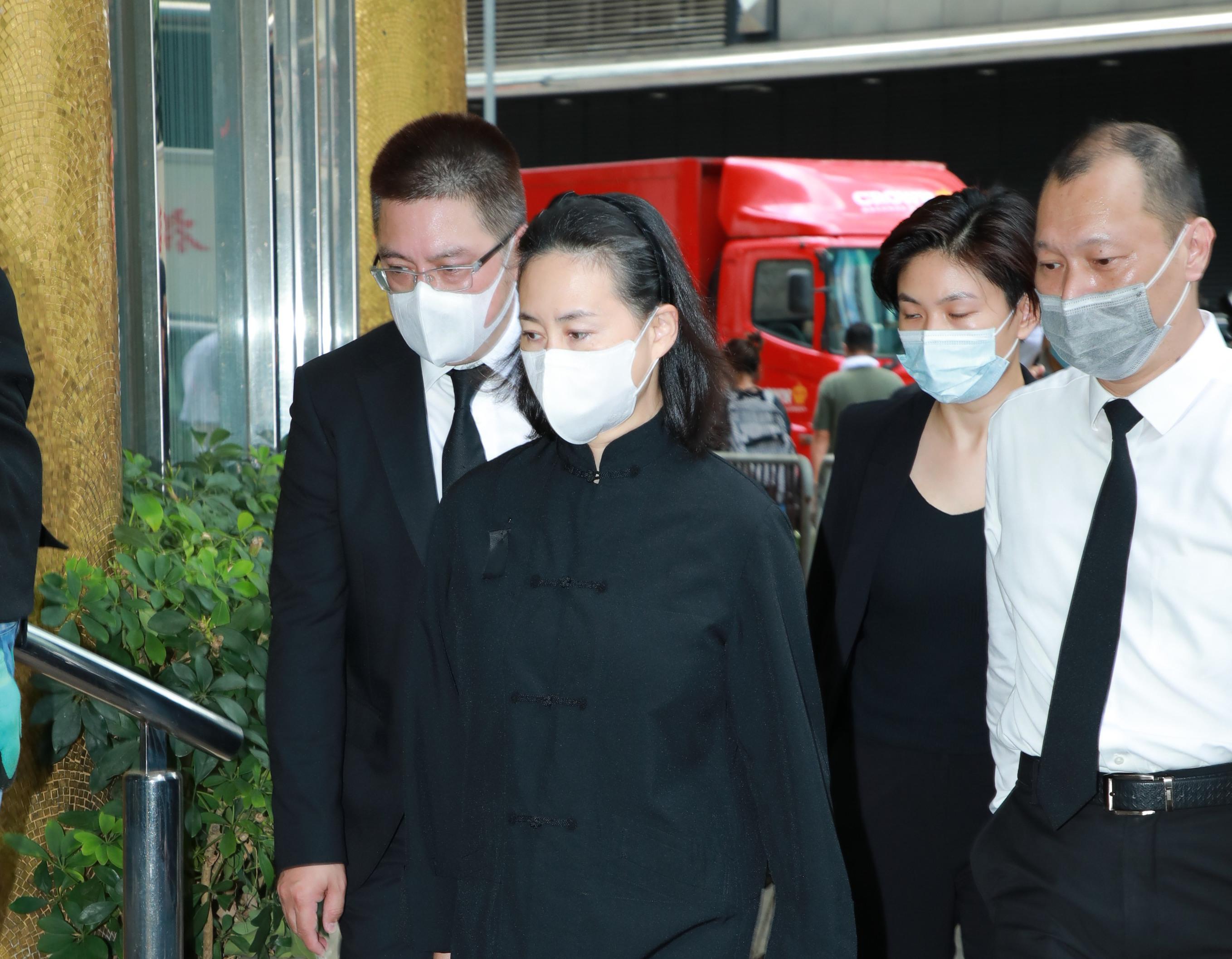 【一代賭王】賭王設靈家人低調現身