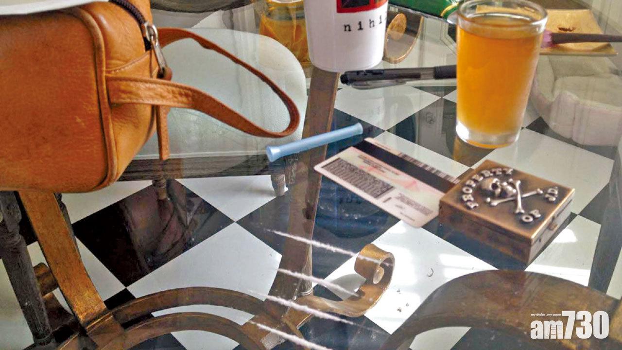 安芭庭上呈尊尼吸毒照