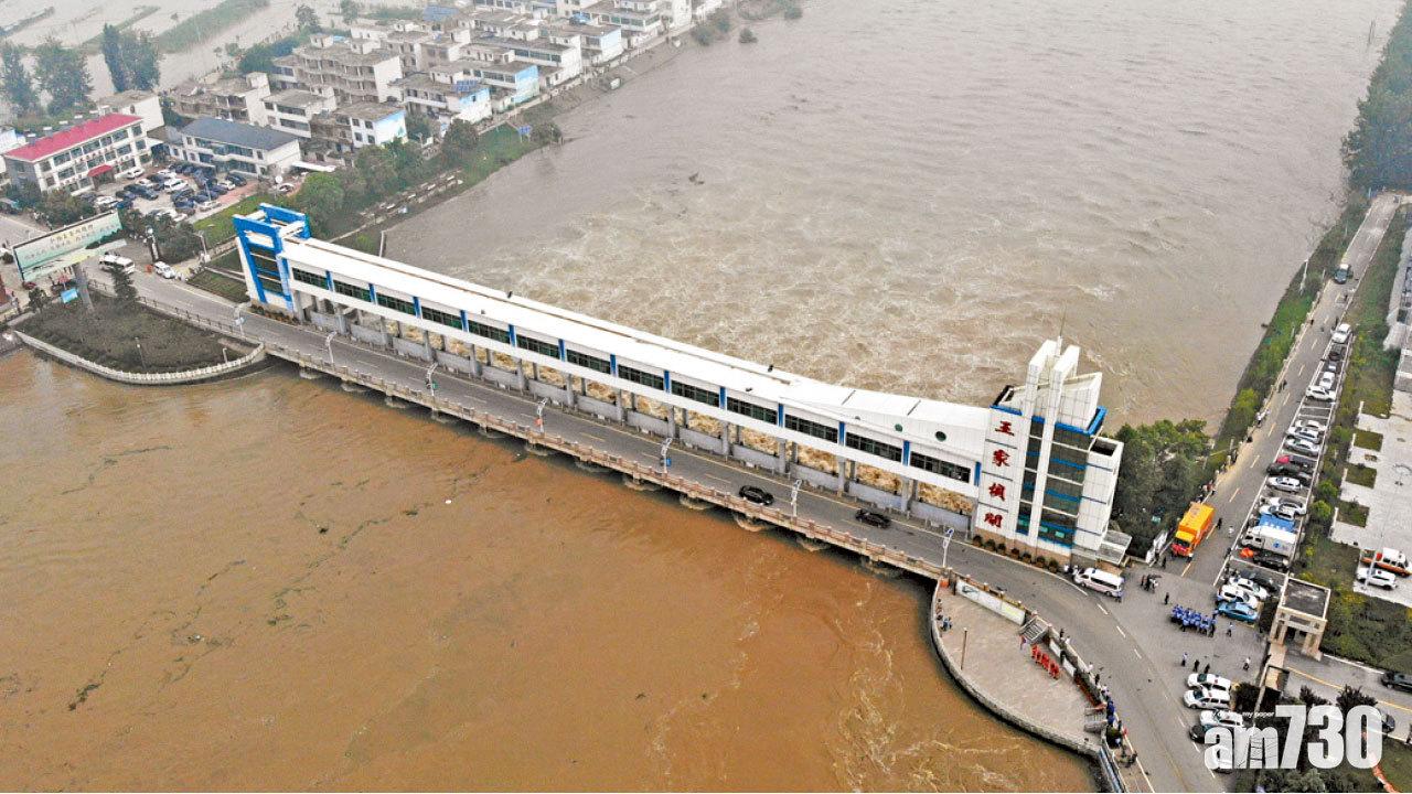 災情嚴峻 淮河急漲 安徽王家壩開閘蓄洪