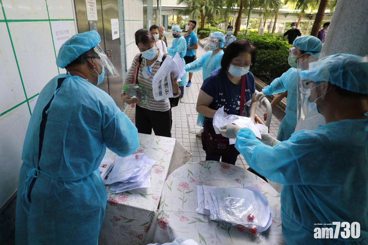 【新冠肺炎】政府向慈正邨居民派樣本瓶