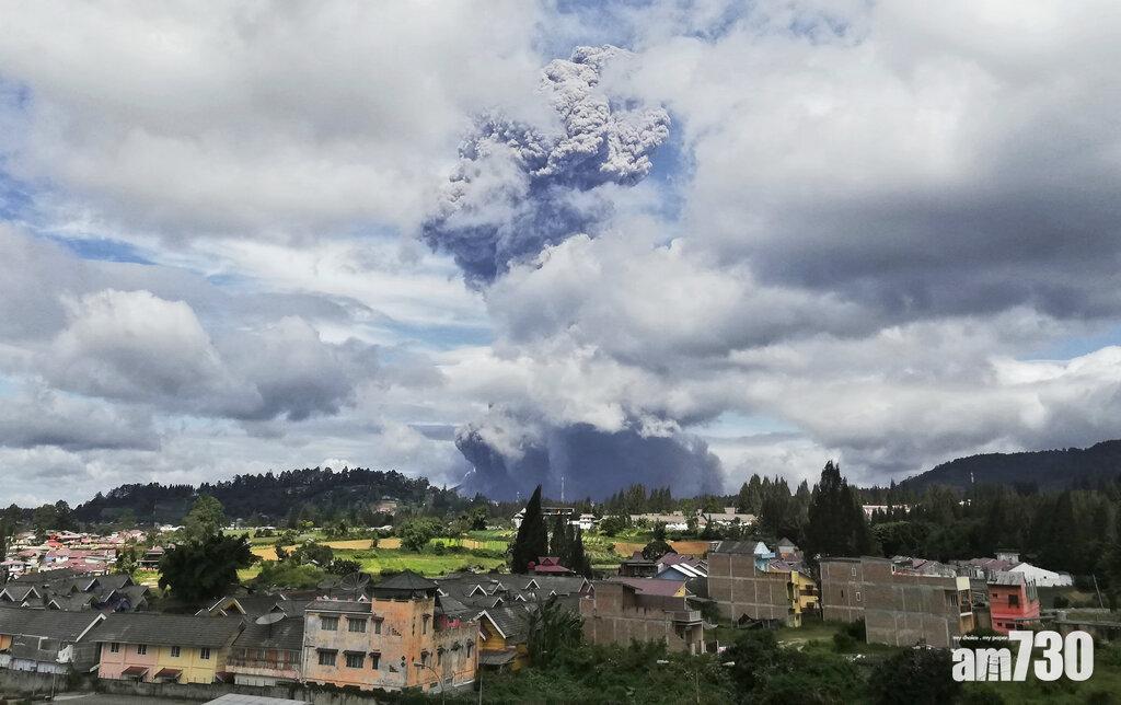 印尼錫納朋火山爆發  噴出火山灰高達5000米