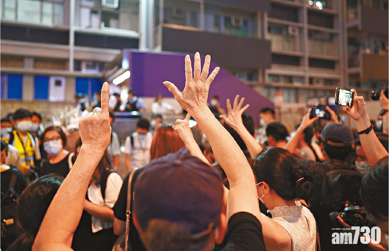 一年已過 太子站831周年市民獻花 網傳死亡男子稱逃亡英國