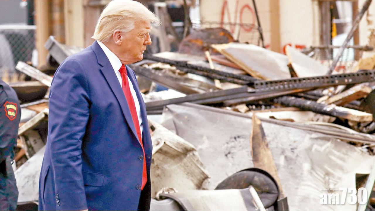 訪基諾沙撐警 巡受損商舖 特朗普未修補種族矛盾