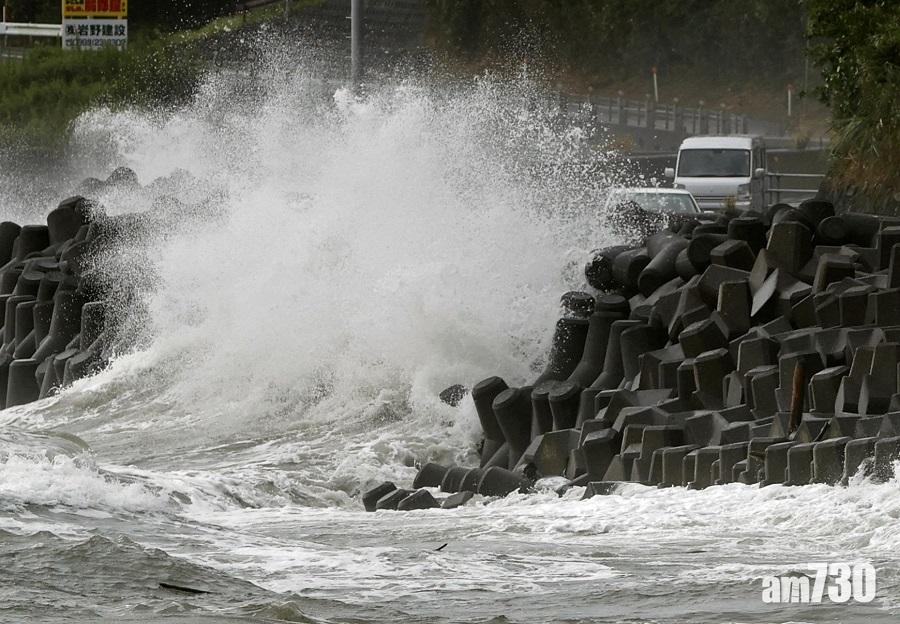 【挾帶烈風暴雨】超強颱風「海神」襲九州  3傷43萬人疏散 (有片)