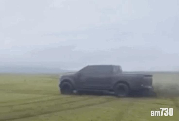 2男玩「飄移」毀近3畝草原 內蒙官方罰種草