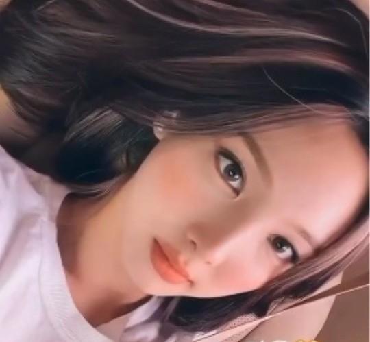 【韓流】TWICE娜璉率先示範秋季新妝容