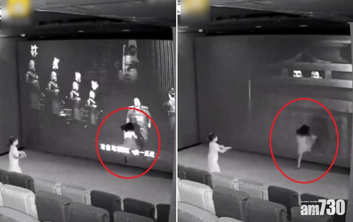 海南女童踢廿腳毀戲院銀幕 家長懶理