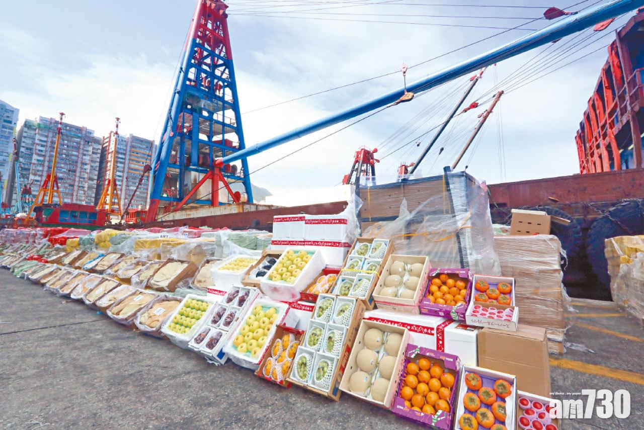 檢貨值2千萬 拘22人 海關首破躉船走私貴價生果