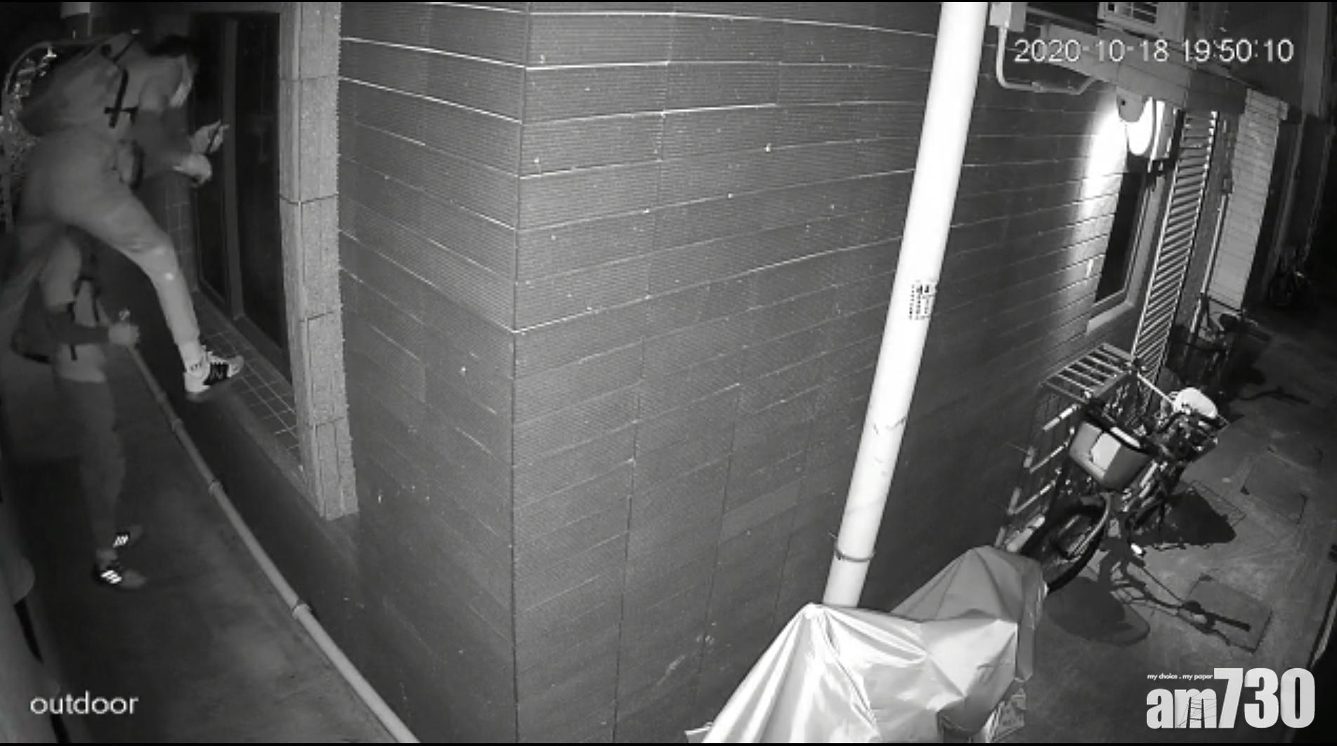 【CCTV影晒】兩男疑爆竊屯門寶塘下村村屋