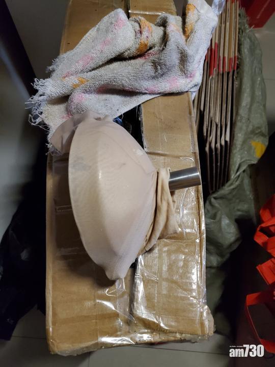 重慶搗假飛天茅台工場 絲襪套漏斗裝酒