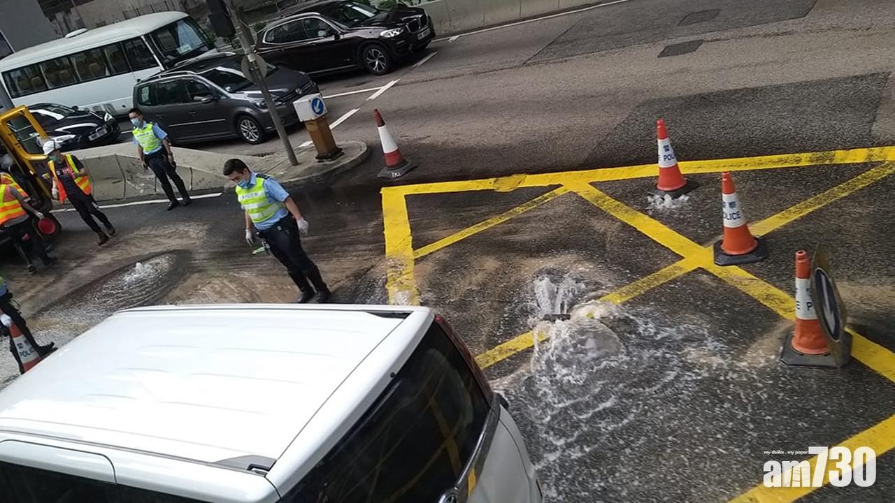 觀塘鯉魚門道爆地底鹹水管爆裂