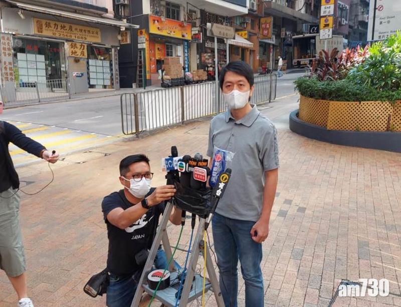 民主黨許智峯到警署報到時被捕   涉5月立會違特權法