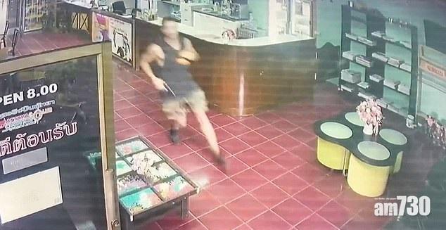 【芭堤雅】美遊客芭堤雅射擊場偷槍亂射 住處吞槍亡