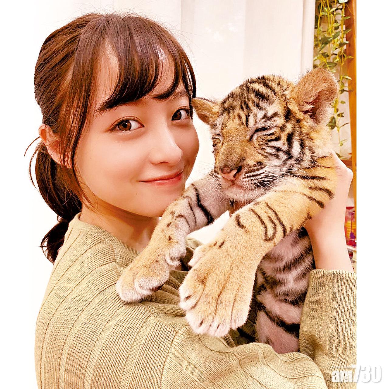 橋本環奈玩虎B不慎露巨臀